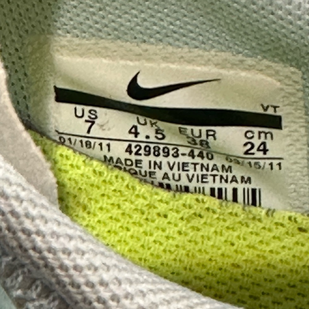 Nike Women's Mint Green Athletic Shoes - Picture 6 of 9